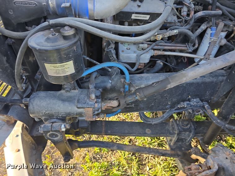 image for item DT6785 2000 Freightliner FL70 semi truck