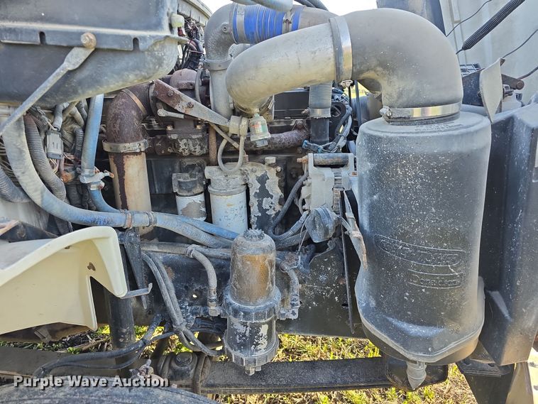 image for item DT6785 2000 Freightliner FL70 semi truck