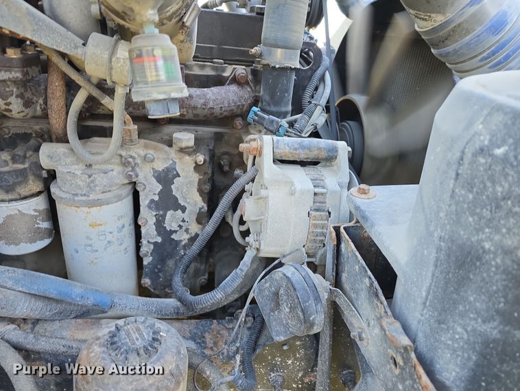 image for item DT6785 2000 Freightliner FL70 semi truck