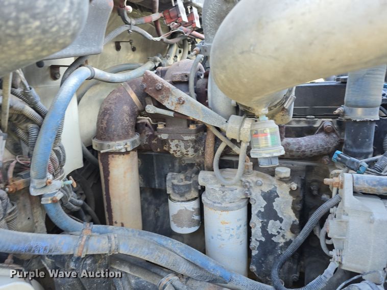 image for item DT6785 2000 Freightliner FL70 semi truck