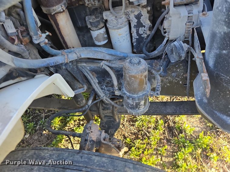 image for item DT6785 2000 Freightliner FL70 semi truck