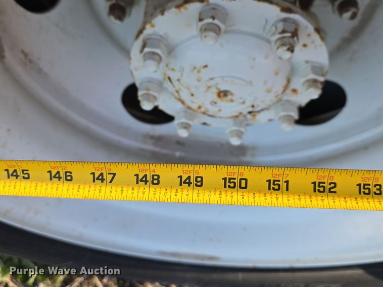 image for item DT6785 2000 Freightliner FL70 semi truck