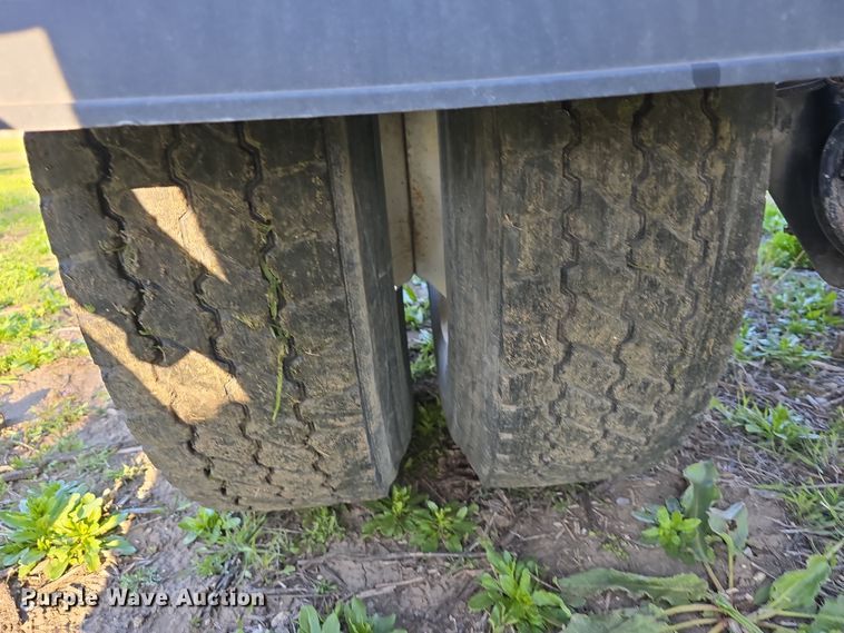 image for item DT6785 2000 Freightliner FL70 semi truck