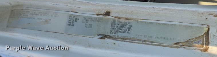 image for item DT6785 2000 Freightliner FL70 semi truck