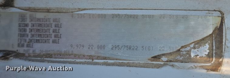 image for item DT6785 2000 Freightliner FL70 semi truck