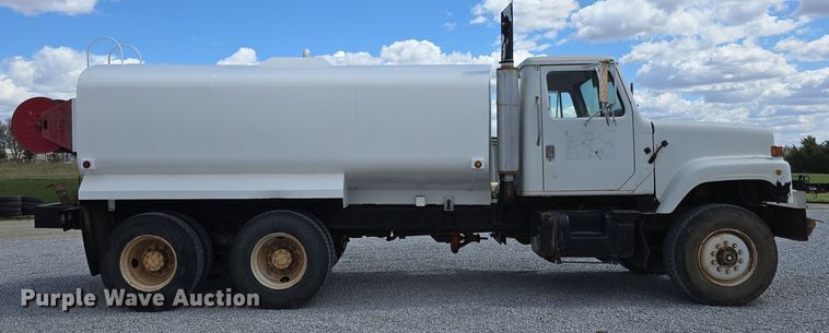 image for item DT6795 1987 International F2574 water truck