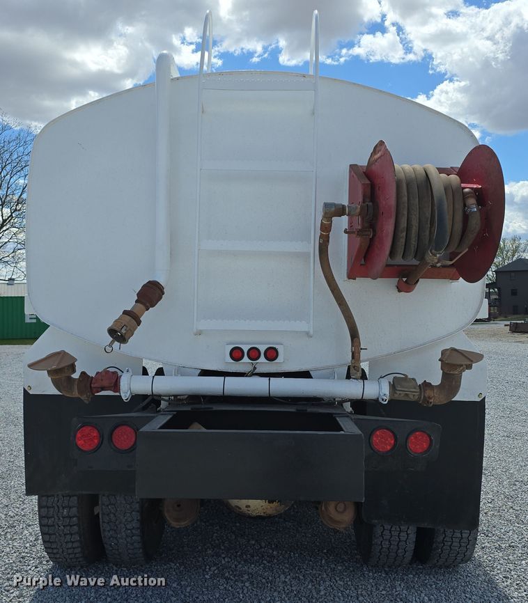 image for item DT6795 1987 International F2574 water truck
