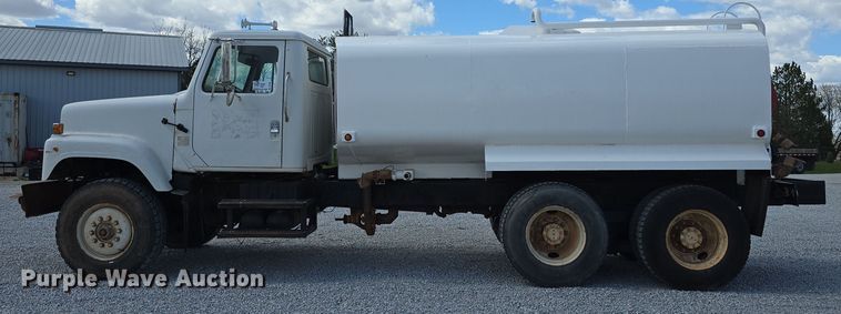 image for item DT6795 1987 International F2574 water truck