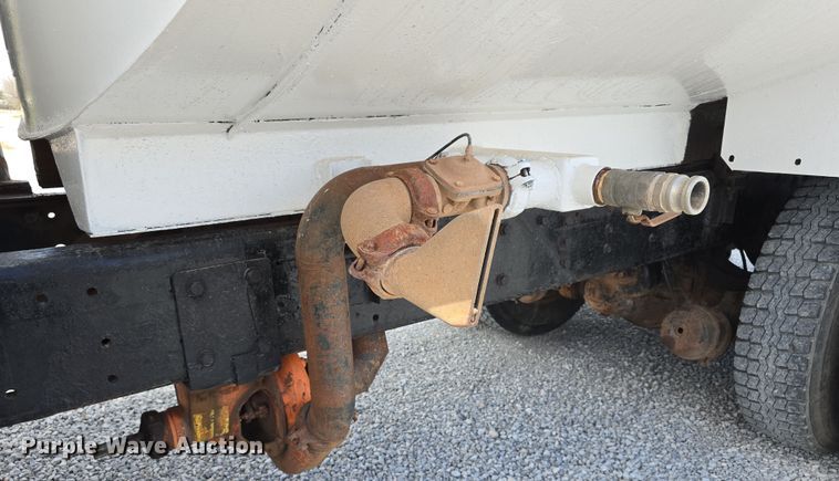 image for item DT6795 1987 International F2574 water truck