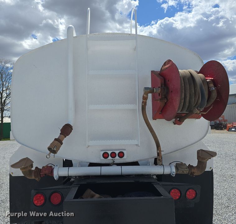image for item DT6795 1987 International F2574 water truck