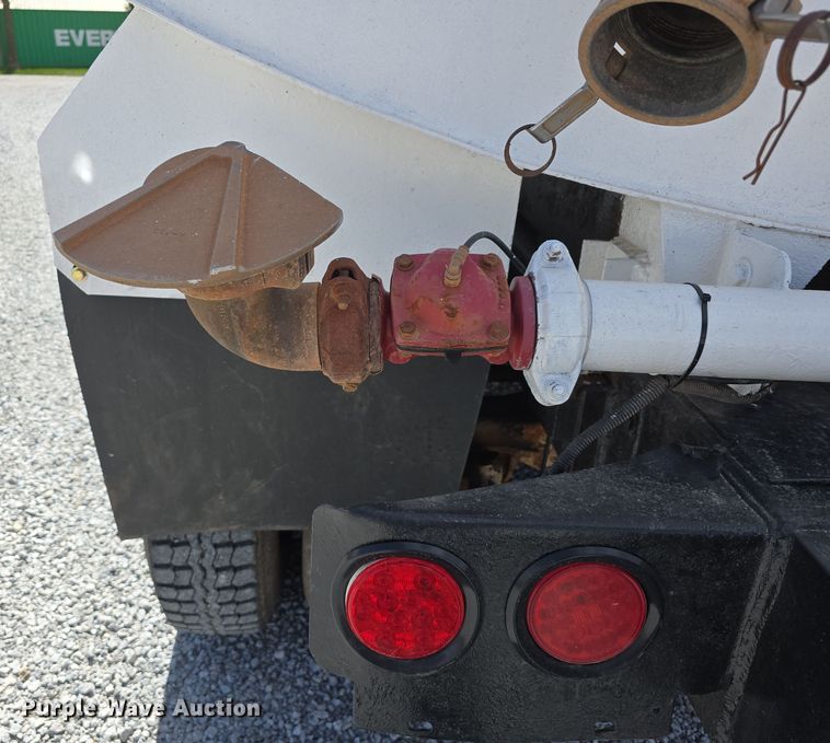 image for item DT6795 1987 International F2574 water truck