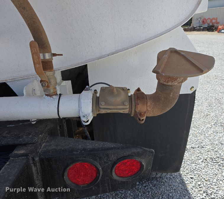image for item DT6795 1987 International F2574 water truck