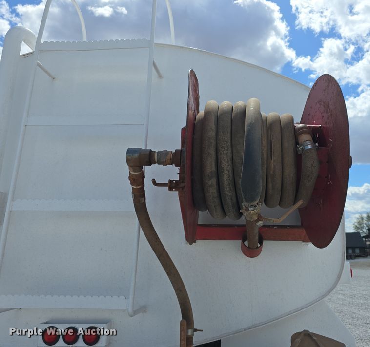 image for item DT6795 1987 International F2574 water truck