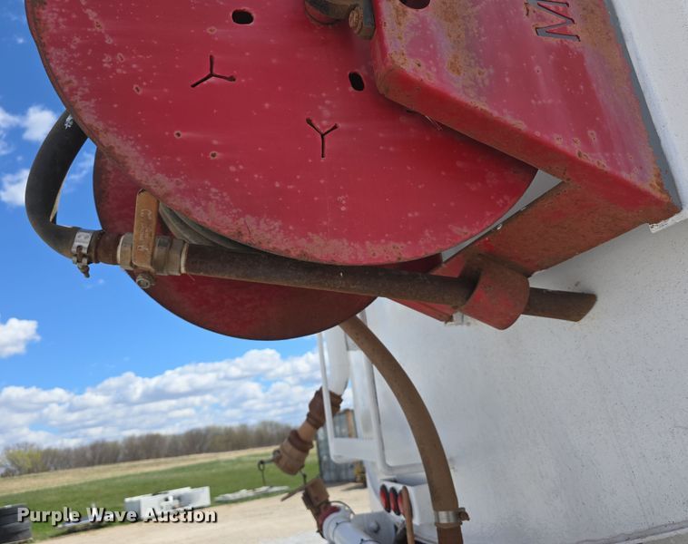 image for item DT6795 1987 International F2574 water truck