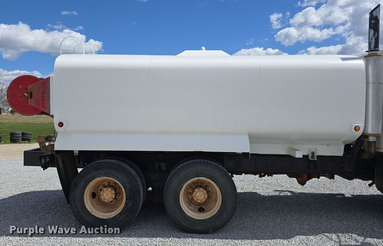 image for item DT6795 1987 International F2574 water truck