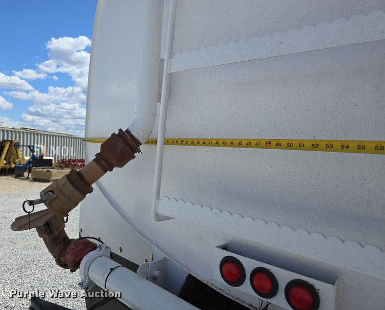 image for item DT6795 1987 International F2574 water truck