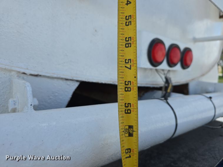 image for item DT6795 1987 International F2574 water truck