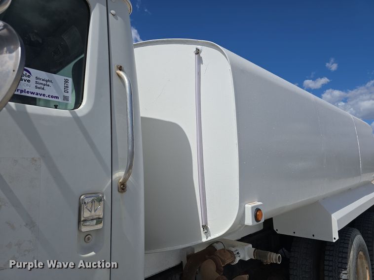 image for item DT6795 1987 International F2574 water truck