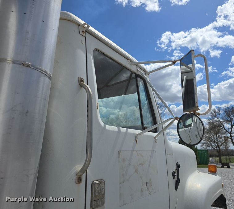 image for item DT6795 1987 International F2574 water truck