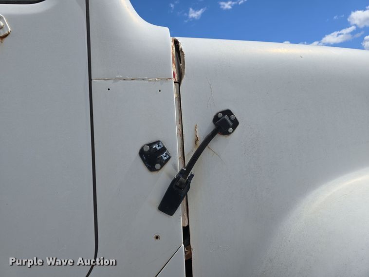 image for item DT6795 1987 International F2574 water truck