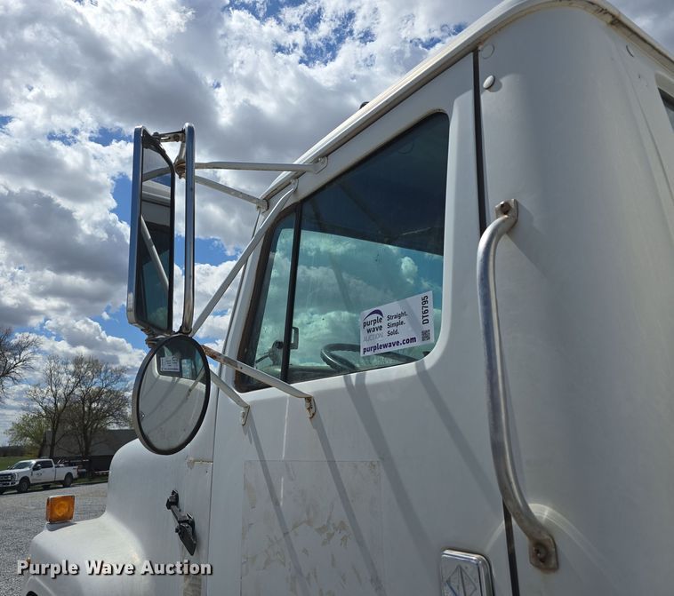 image for item DT6795 1987 International F2574 water truck