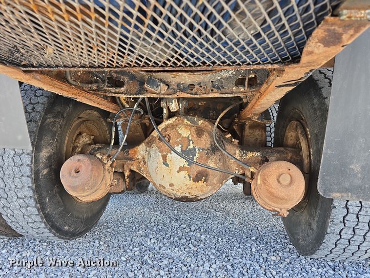 image for item DT6795 1987 International F2574 water truck