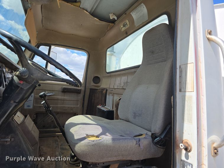 image for item DT6795 1987 International F2574 water truck