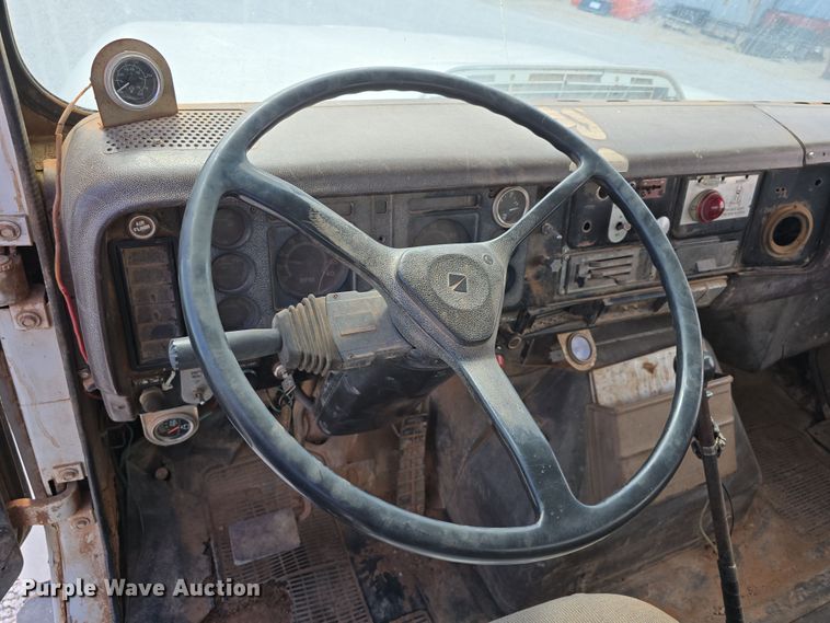 image for item DT6795 1987 International F2574 water truck