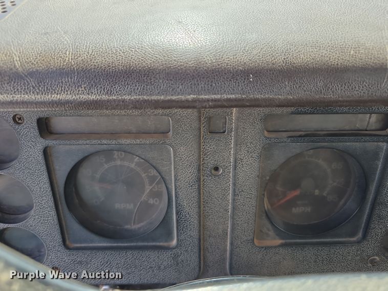 image for item DT6795 1987 International F2574 water truck