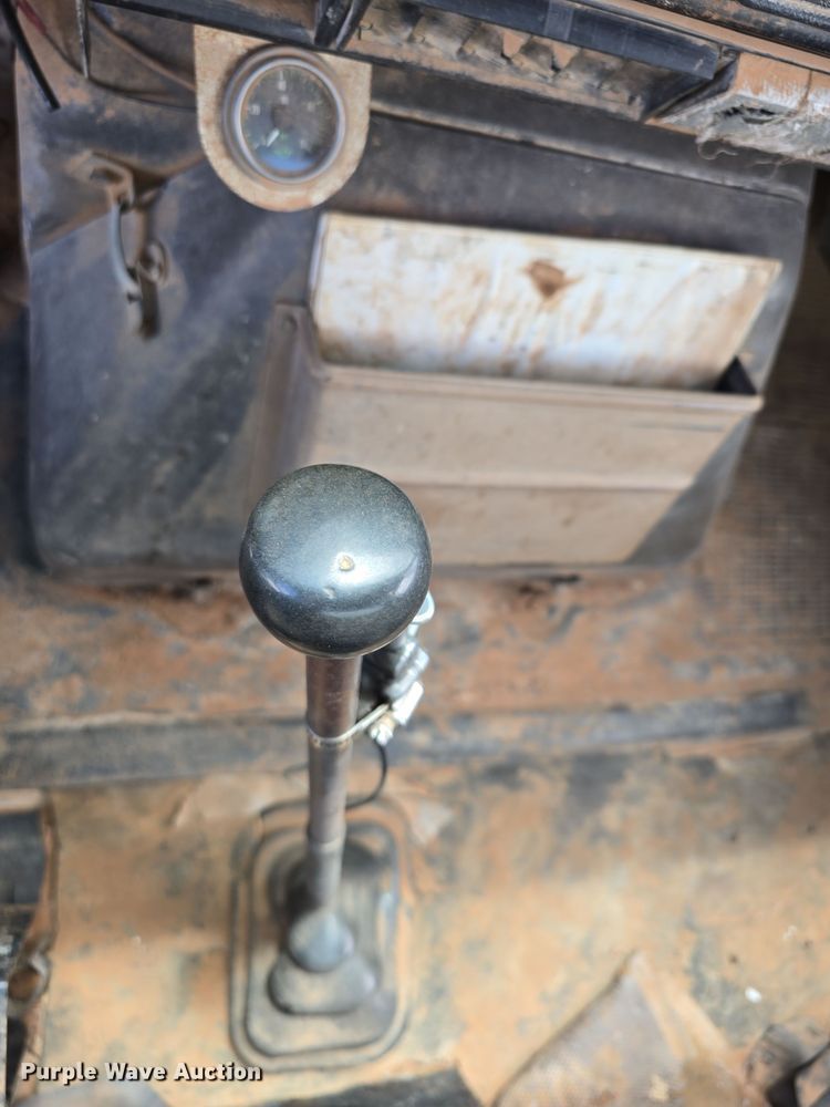 image for item DT6795 1987 International F2574 water truck