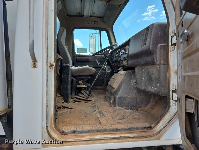 image for item DT6795 1987 International F2574 water truck