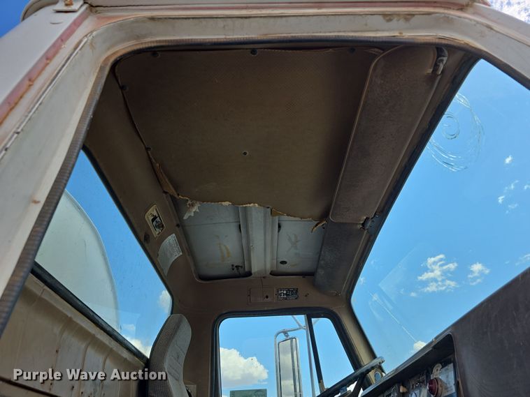 image for item DT6795 1987 International F2574 water truck