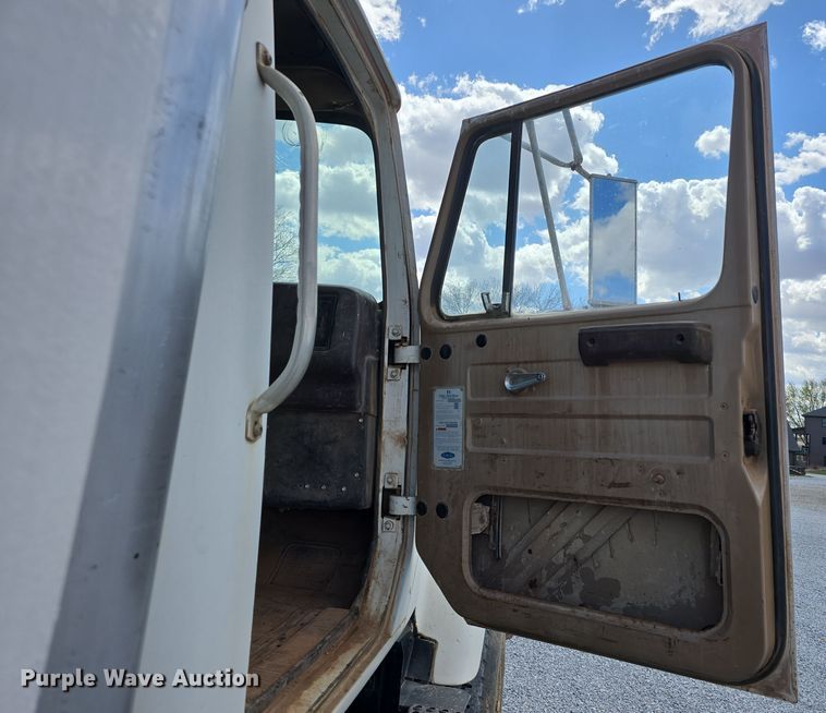 image for item DT6795 1987 International F2574 water truck