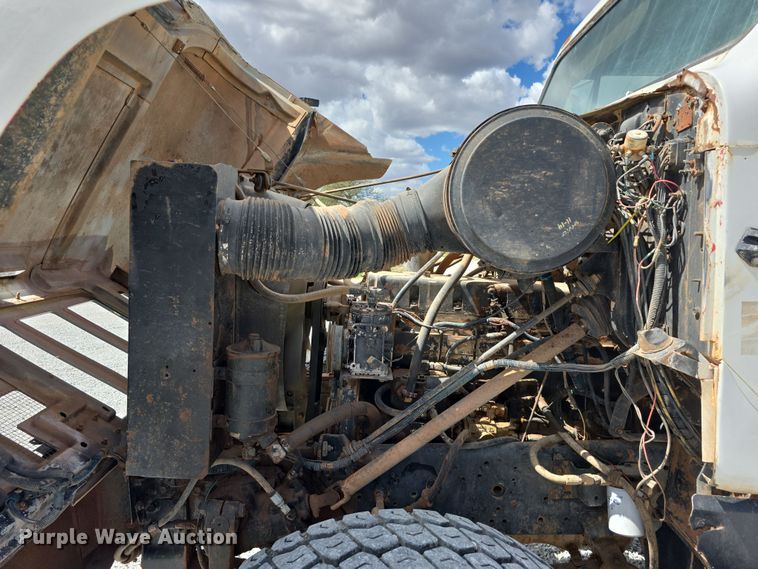 image for item DT6795 1987 International F2574 water truck