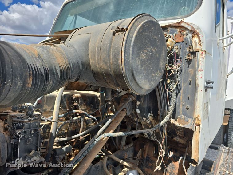 image for item DT6795 1987 International F2574 water truck