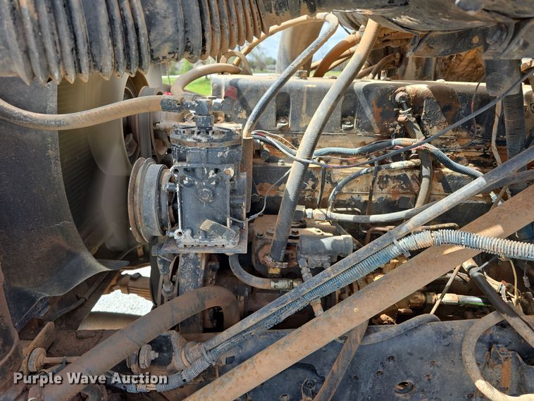 image for item DT6795 1987 International F2574 water truck