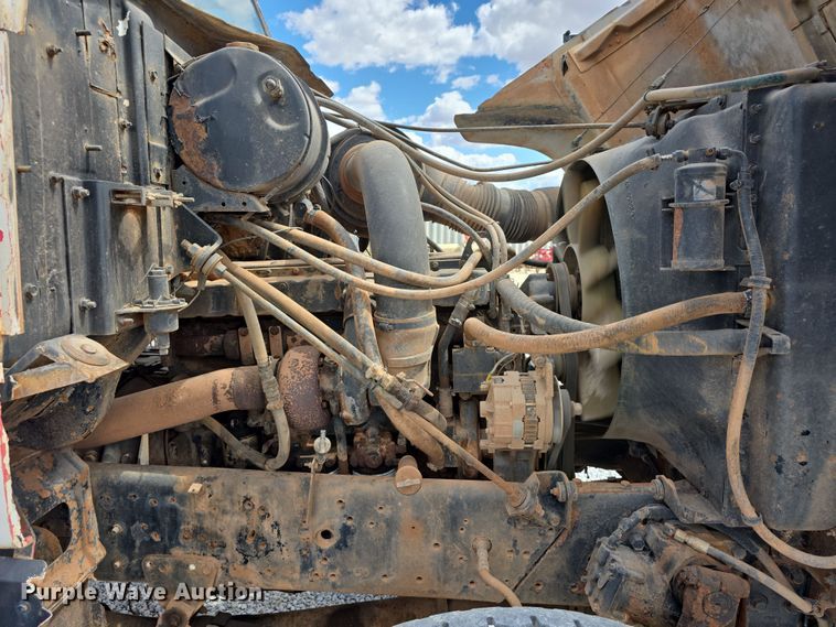 image for item DT6795 1987 International F2574 water truck