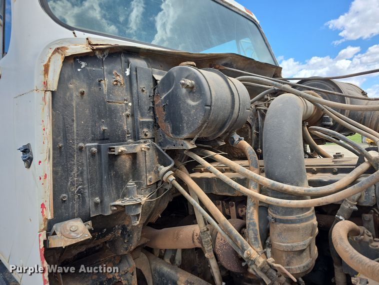 image for item DT6795 1987 International F2574 water truck