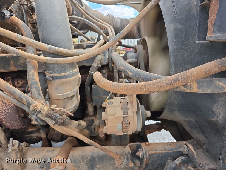 image for item DT6795 1987 International F2574 water truck