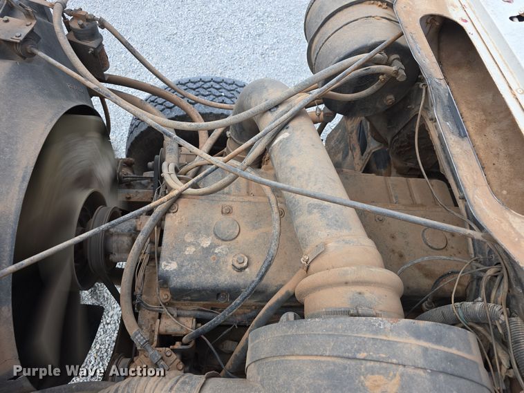 image for item DT6795 1987 International F2574 water truck