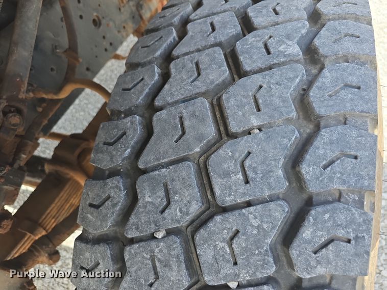 image for item DT6795 1987 International F2574 water truck