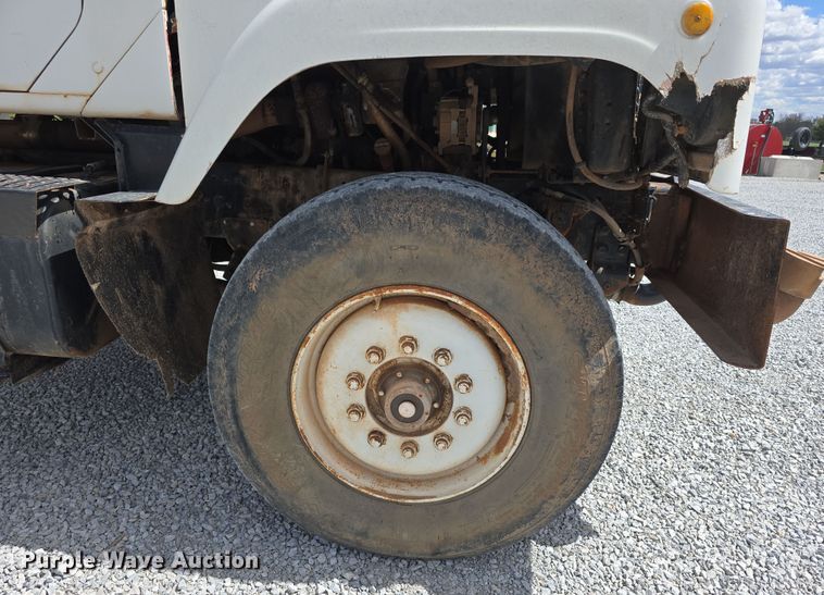 image for item DT6795 1987 International F2574 water truck