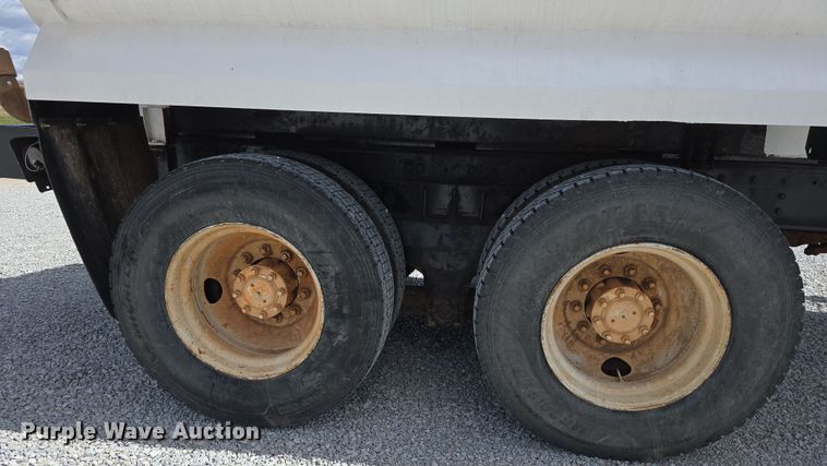 image for item DT6795 1987 International F2574 water truck