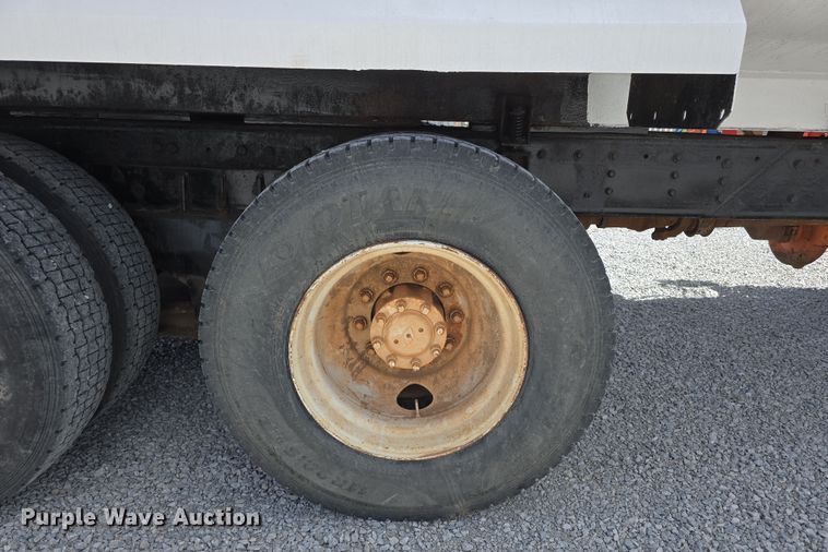 image for item DT6795 1987 International F2574 water truck