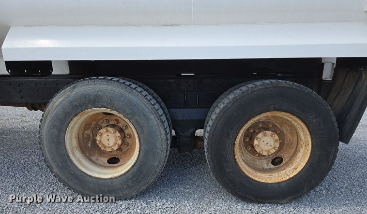 image for item DT6795 1987 International F2574 water truck