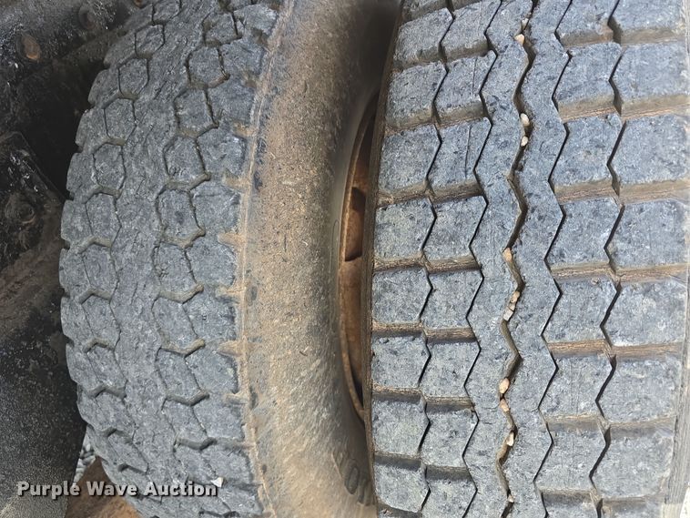 image for item DT6795 1987 International F2574 water truck