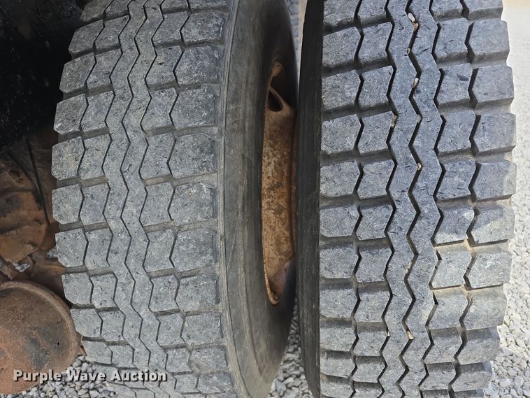 image for item DT6795 1987 International F2574 water truck