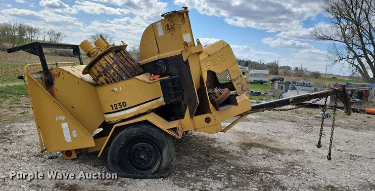 image for item DT6802 1990 Vermeer 1250BC wood chipper