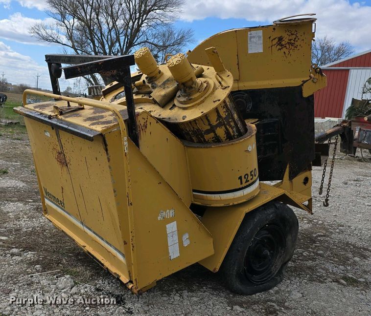 image for item DT6802 1990 Vermeer 1250BC wood chipper
