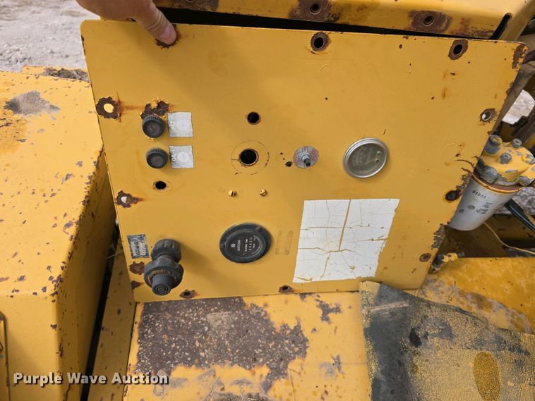 image for item DT6802 1990 Vermeer 1250BC wood chipper